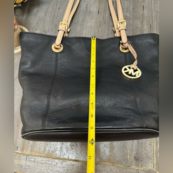 Michael Kors Jet Set Women's Tote Black Pebble Grain Leather Purse - Picture 9 of 16